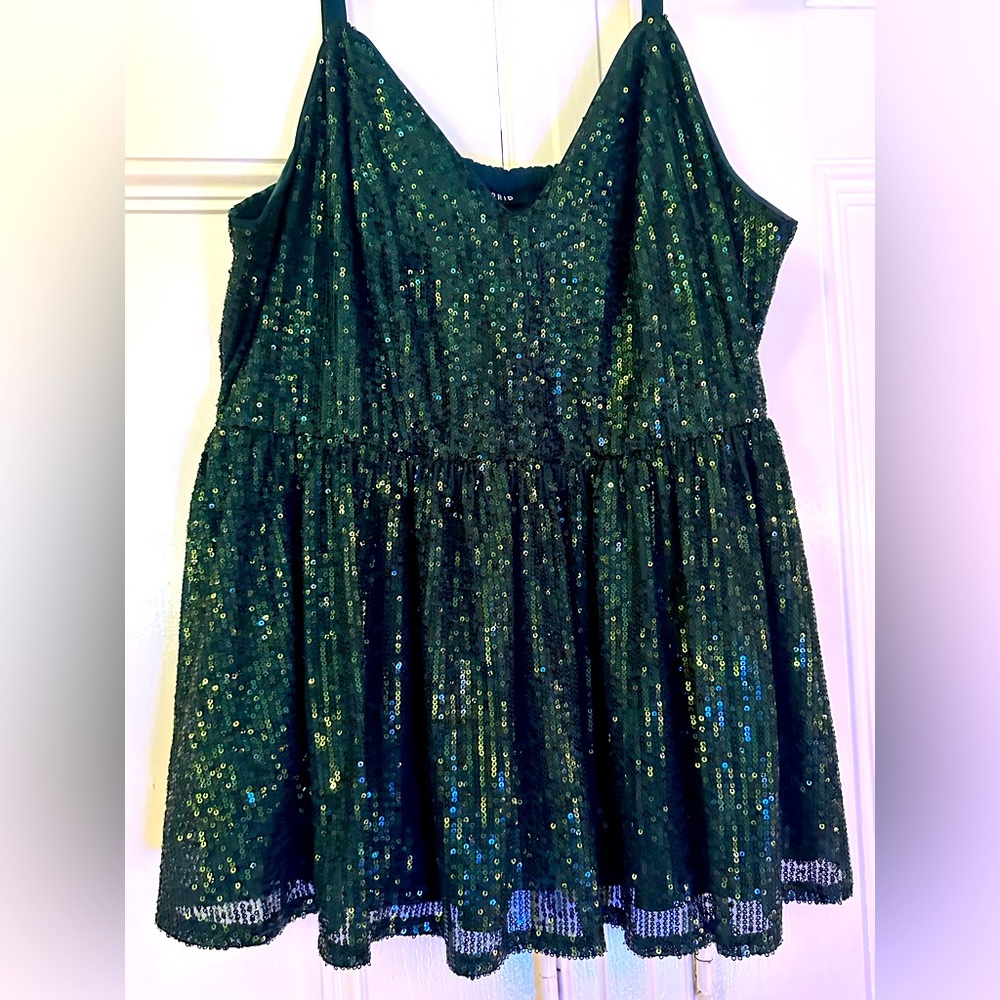 Torrid Green Sequin Perplum Top Sz 1